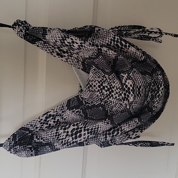 Snake skin strapless top - Picture 2 of 3